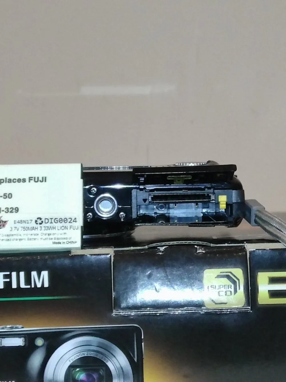 Fujifilm Digital Camera FinePix F72 EXR 10.0MP Black TESTED WORKING!
